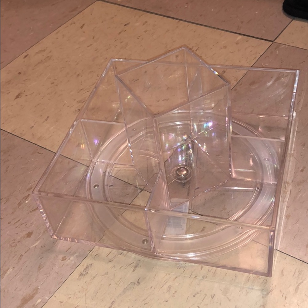 Plastic, spinning, accessory holder